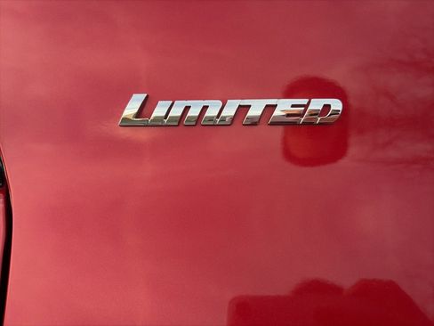 Used 2018 Toyota 4Runner Limited image 9