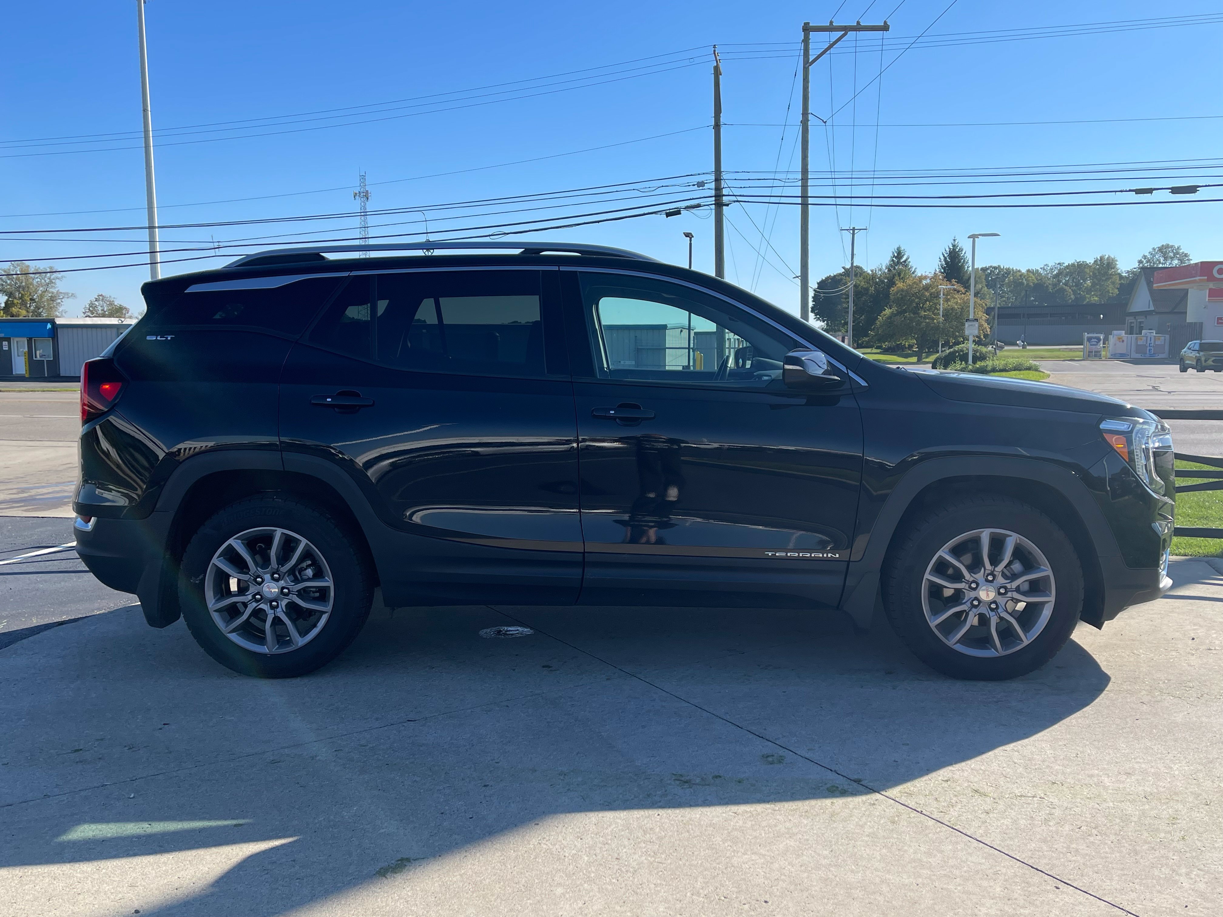 Used 2023 GMC Terrain SLT AWD/4WD image 8