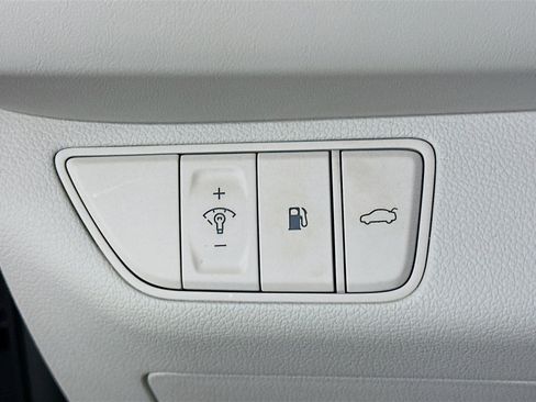 Used 2024 Genesis G70 2.5T image 17