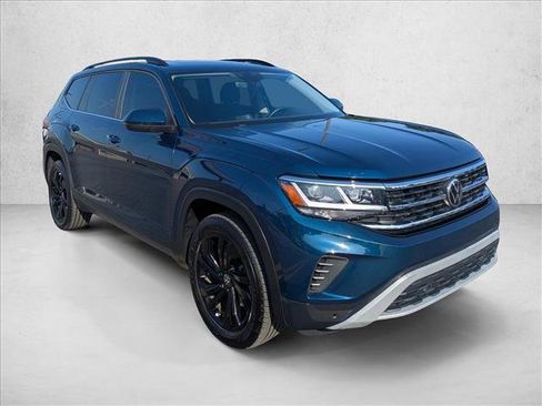 Used 2023 Volkswagen Atlas SE w/ Panoramic Sunroof Package FWD image 3