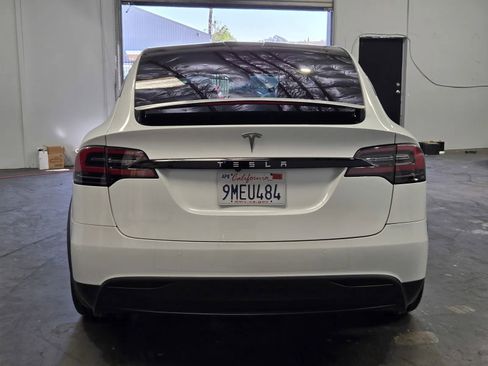 Used 2018 Tesla Model X image 3