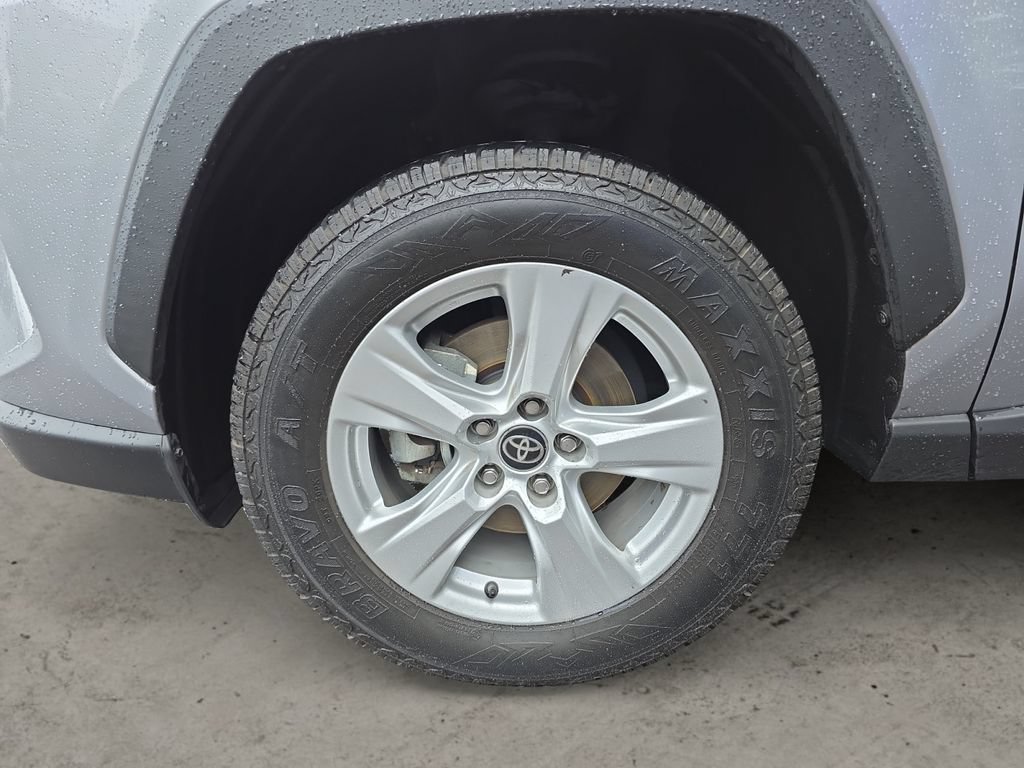 Used 2021 Toyota RAV4 XLE w/ XLE Grade Weather Package AWD/4WD image 9
