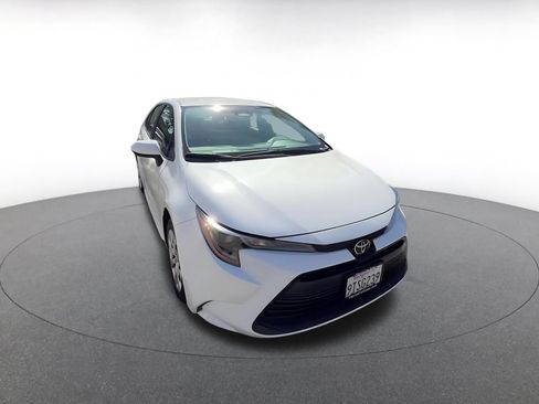 Used 2025 Toyota Corolla LE FWD image 3