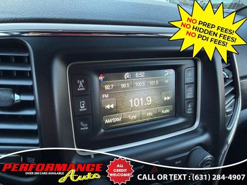Used 2015 Jeep Grand Cherokee Laredo w/ Quick Order Package 23E AWD/4WD image 11