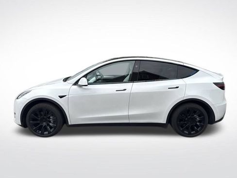 Used 2024 Tesla Model Y Long Range RWD image 6
