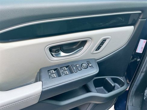 Used 2025 Honda Pilot EX-L image 17