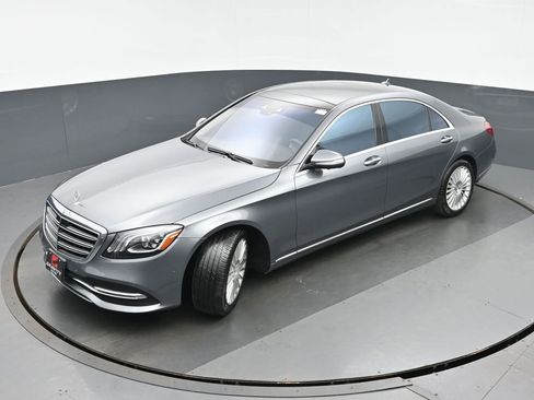 Used 2018 Mercedes-Benz S 560 4MATIC Sedan w/ Premium Package image 31