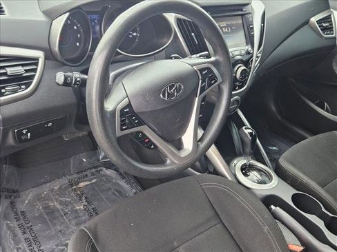 Used 2016 Hyundai Veloster image 10