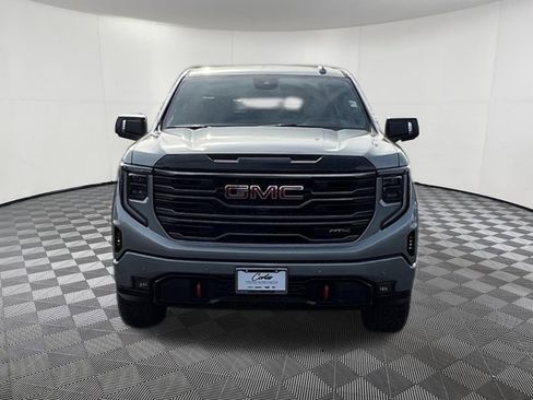 Used 2025 GMC Sierra 1500 AT4 w/ Technology Package AWD/4WD image 2