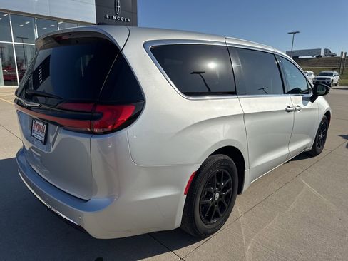 Certified 2024 Chrysler Pacifica Touring-L image 31