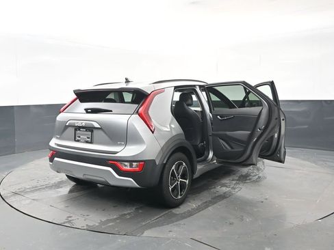 Certified 2023 Kia Niro EX image 30