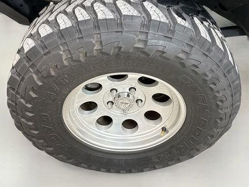 Used 2023 Jeep Gladiator Sport image 32