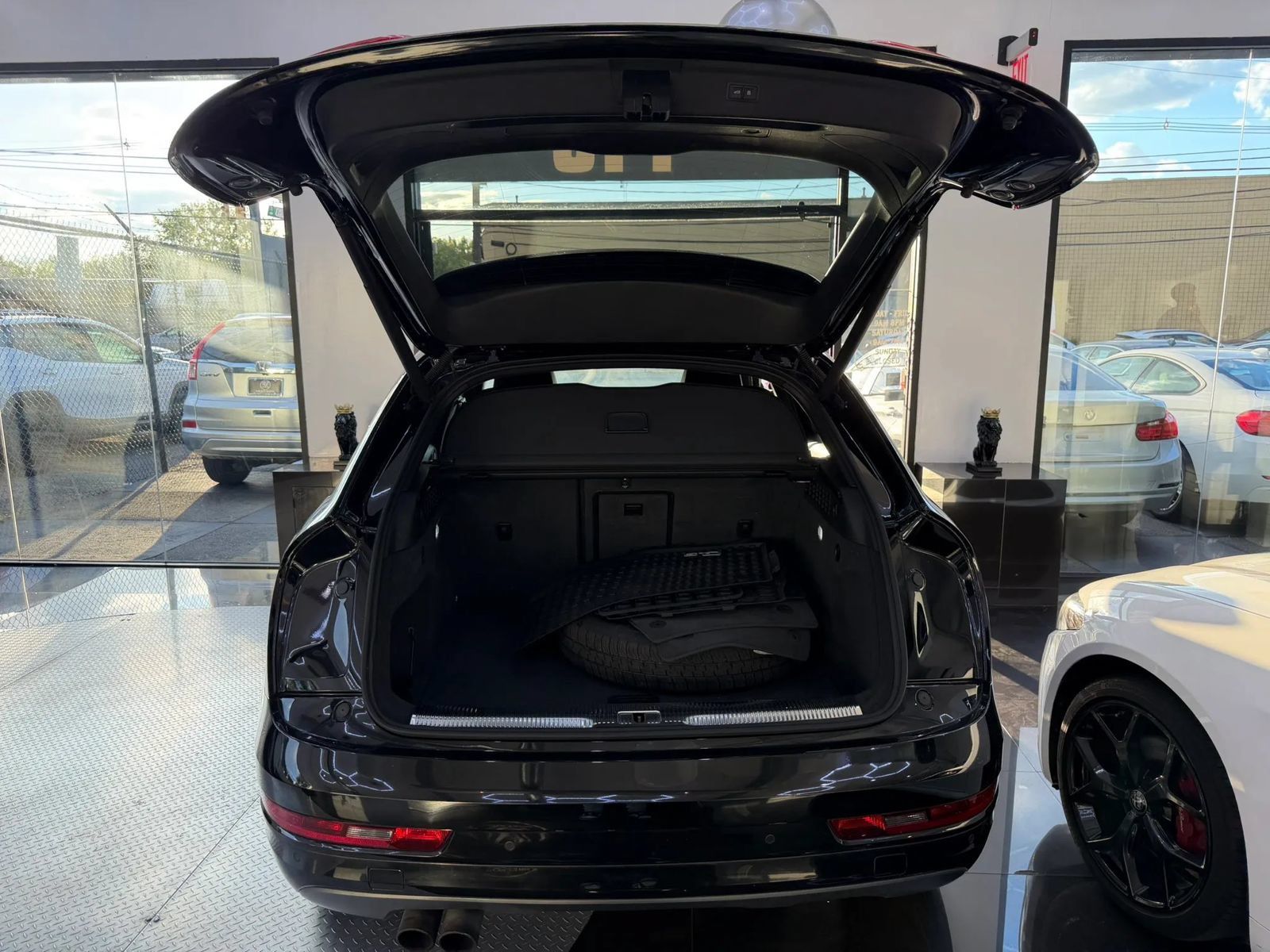 Used 2018 Audi Q3 2.0T Premium Plus w/ Premium Plus Package AWD/4WD image 8