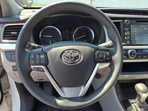 Used 2016 Toyota Highlander Limited AWD/4WD image 18