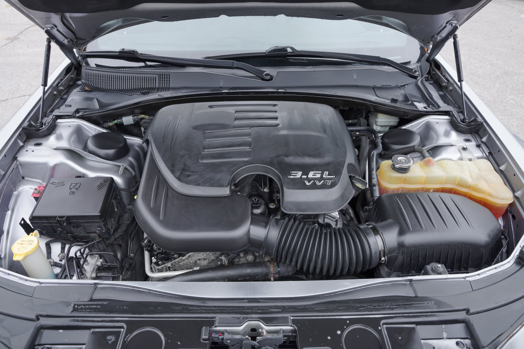 Used 2014 Chrysler 300 C AWD/4WD image 38