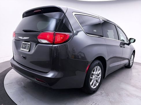 Used 2023 Chrysler Voyager LX image 14