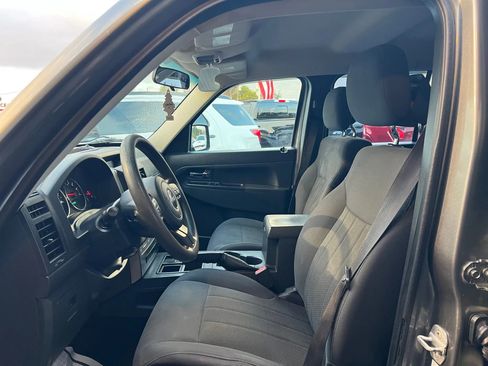 Used 2012 Jeep Liberty Sport image 11