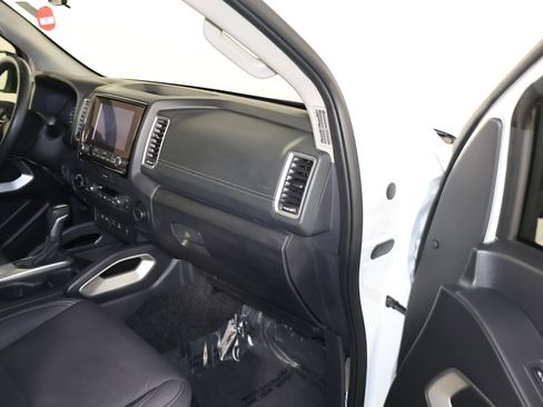 Used 2022 Nissan Frontier SV image 44