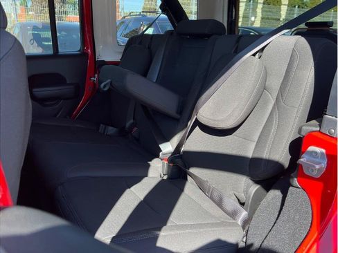 Used 2023 Jeep Wrangler Unlimited AWD/4WD image 10