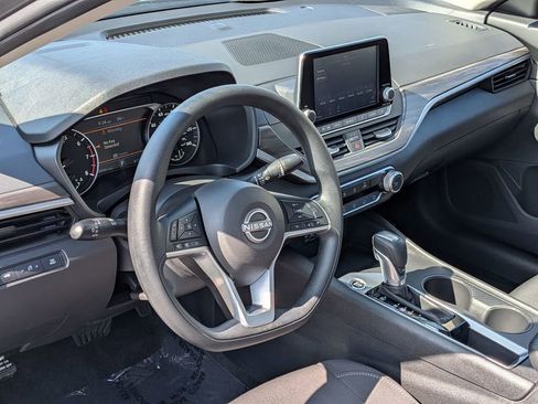 Used 2025 Nissan Altima 2.5 SV image 12