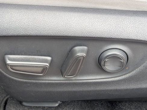 Used 2022 Toyota RAV4 XLE FWD image 15