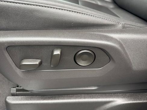 Used 2025 Chevrolet Tahoe Z71 image 10