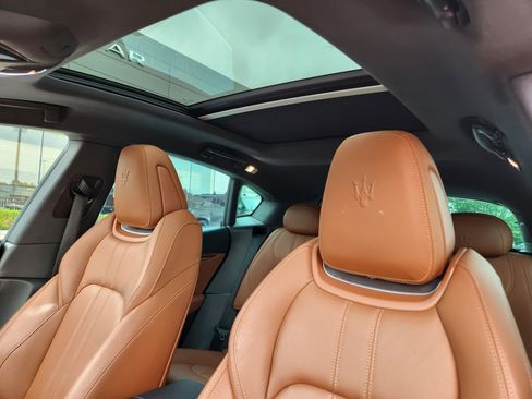 Used 2018 Maserati Levante GranSport AWD/4WD image 12