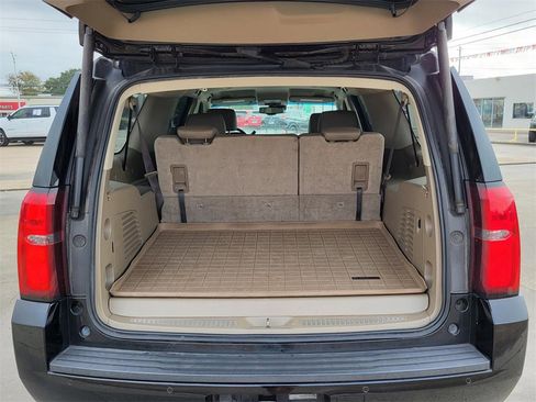 Used 2018 Chevrolet Suburban LT image 12