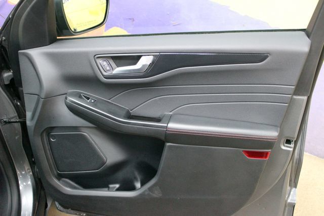 Used 2025 Ford Escape ST-Line AWD/4WD image 9