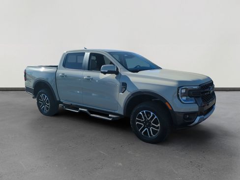 Used 2025 Ford Ranger Lariat w/ Trailer Tow Package image 7