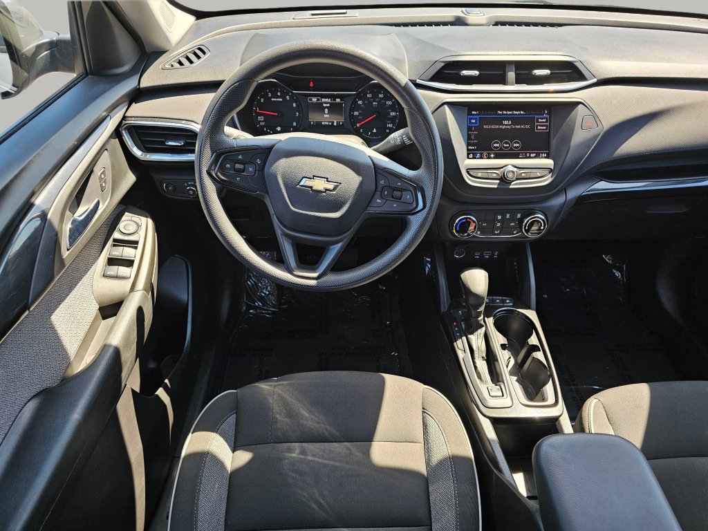 Used 2023 Chevrolet TrailBlazer LT FWD image 3