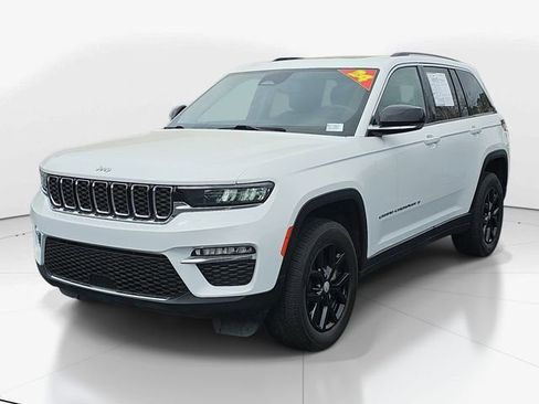 Used 2024 Jeep Grand Cherokee Limited image 9