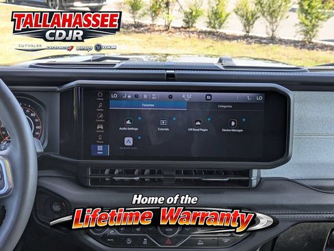 Used 2025 Jeep Wrangler Unlimited Sahara AWD/4WD image 35