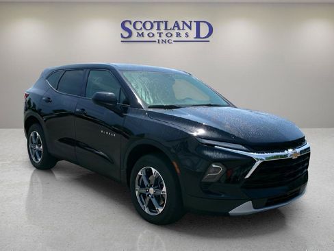 Used 2025 Chevrolet Blazer LT FWD image 4