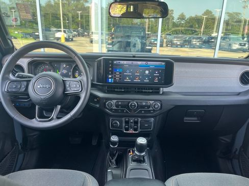 Used 2024 Jeep Wrangler Unlimited AWD/4WD image 14