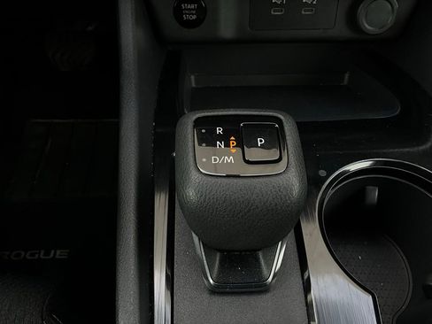 Used 2025 Nissan Rogue SV image 24