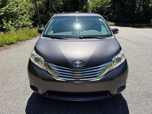 Used 2013 Toyota Sienna Limited w/ Premium Pkg FWD image 3