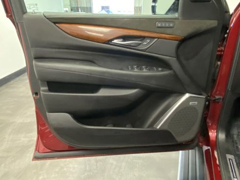 Used 2019 Cadillac Escalade ESV Premium Luxury image 44