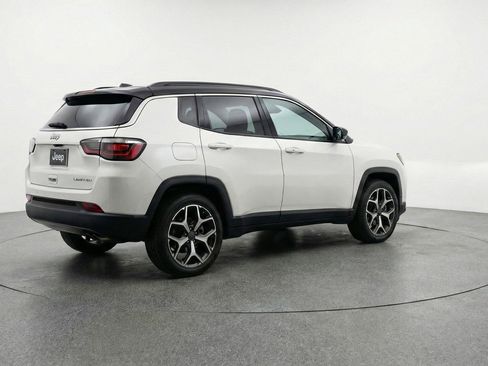 Used 2025 Jeep Compass Limited AWD/4WD image 9