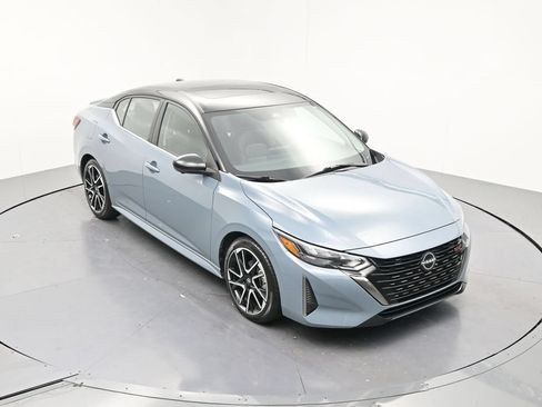 Used 2025 Nissan Sentra SR w/ SR Premium Package FWD image 19