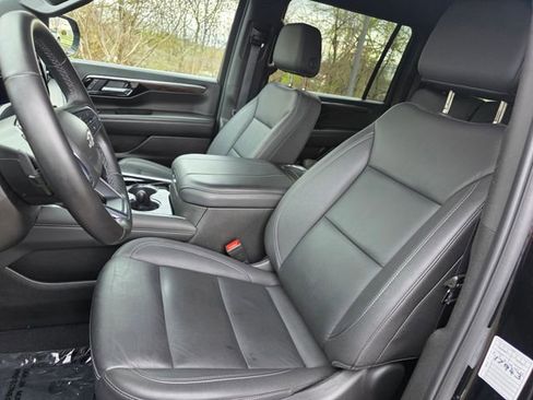 Used 2025 Chevrolet Suburban Z71 AWD/4WD image 25