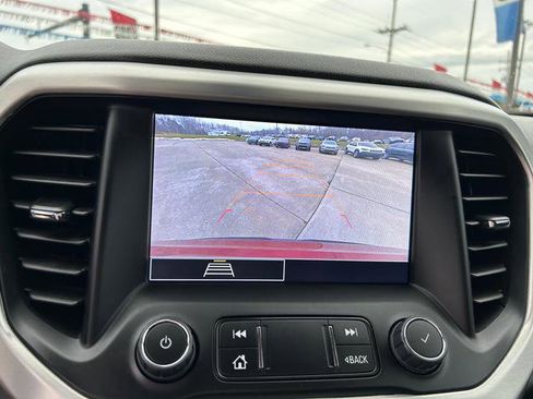 Used 2023 GMC Acadia SLE w/ Driver Convenience Package image 13