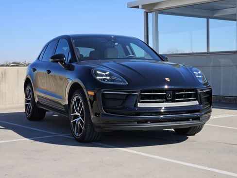 Certified 2026 Porsche Macan image 10