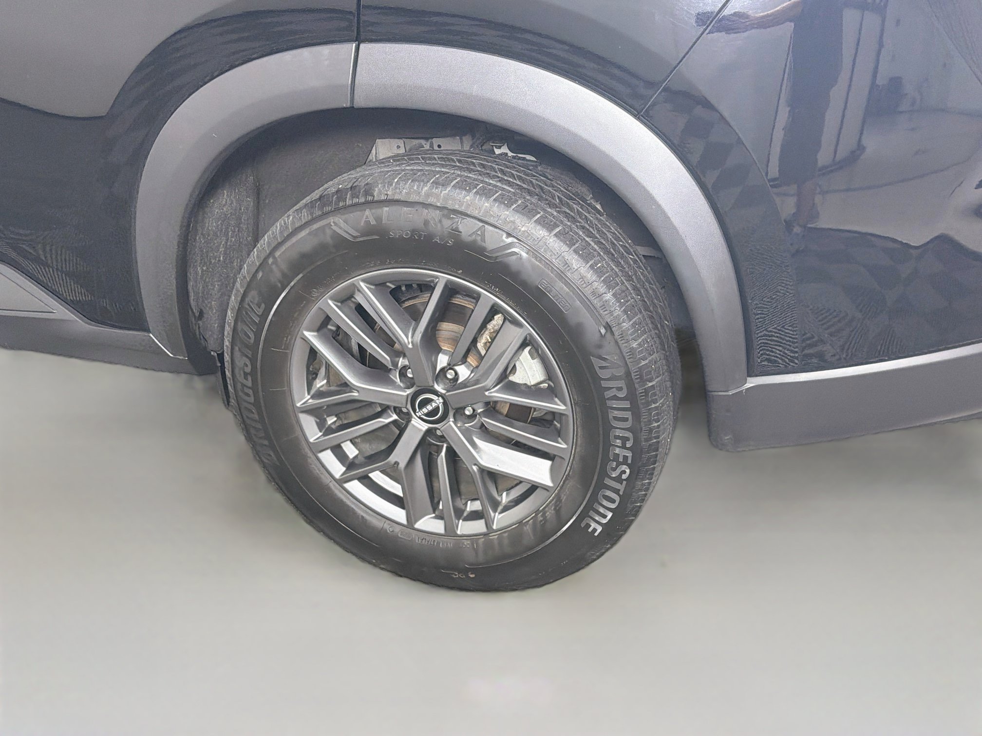 Used 2024 Nissan Rogue S FWD image 11