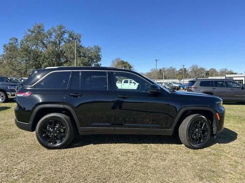 New 2026 Jeep Grand Cherokee Laredo image 5