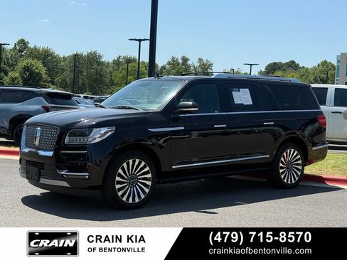 Used 2018 Lincoln Navigator L Reserve AWD/4WD image 3