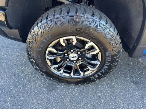 Used 2024 Chevrolet Silverado 1500 ZR2 image 32
