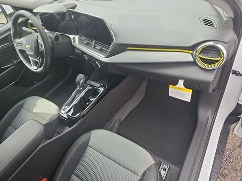 New 2026 Chevrolet Trax LT w/ LT Convenience Package FWD image 27