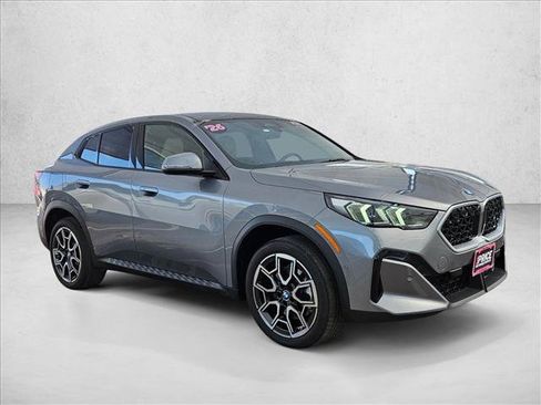 Used 2025 BMW X2 xDrive28i AWD/4WD image 3