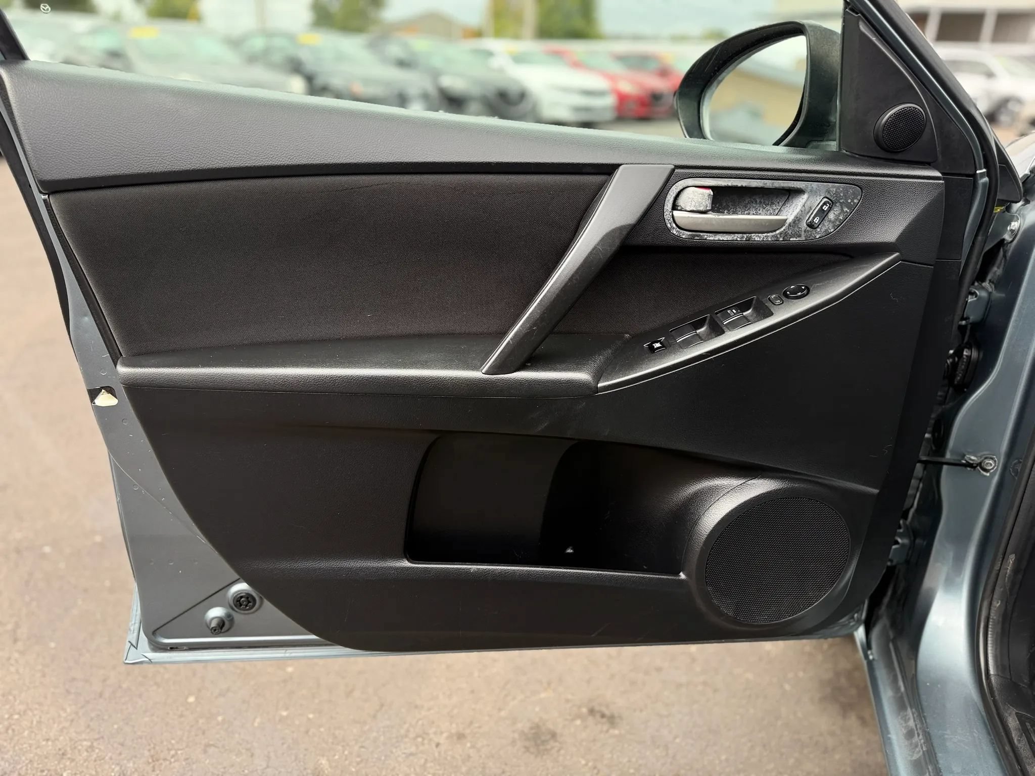 Used 2012 MAZDA MAZDA3 i Touring FWD image 23